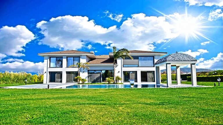 Urla 4 Dönüm arazide 470 m2 Satılık Villa/Malikane. Startkey Life Gayrimenkul Broker Uğur SEZGİNER