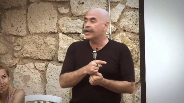 Aklındaki Soru Ne? | Ezel Akay | TEDxAlsancak