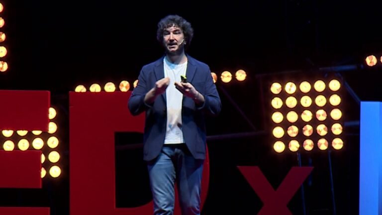 Refah Hedefleyecek Topluma Önce Özgürlük ve Ortak Sevgi Bağı Lazım | Gönenç Gürkaynak | TEDxIstanbul